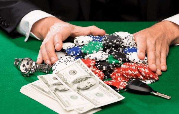 ঢাকায় bet 35 স্পোর্টস বেটিং মোবাইলে উপভোগ করছেন একজন বাংলাদেশি খেলোয়াড়